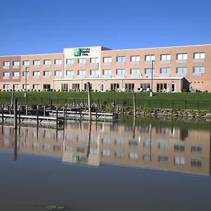 Holiday Inn Express & Suites Port Huron By Ihg